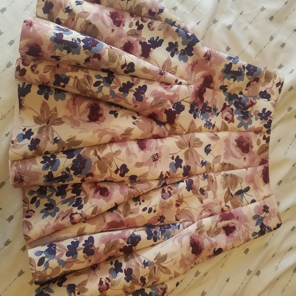 Lauren Conrad Runway Size 2 Skirt Floral